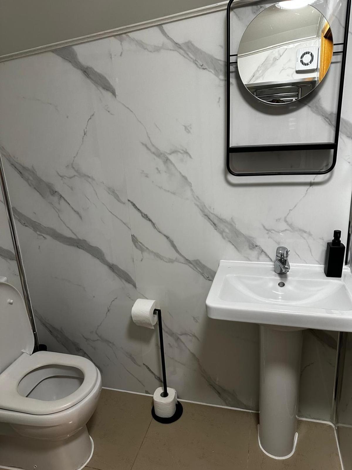 Fb1-Spacious Basement Studio Flat Fits 2- Near Hyde Park London Exterior foto